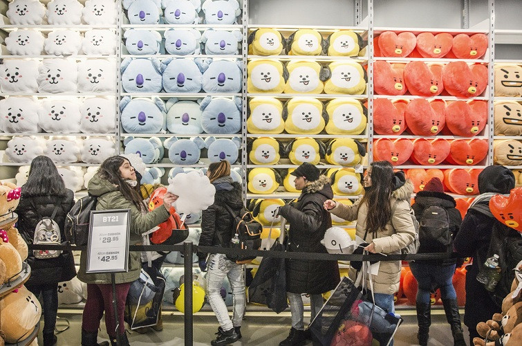 Cả thế giới đang phát cuồng với bộ đồ lưu niệm BT21 của BTS đây này ảnh 3