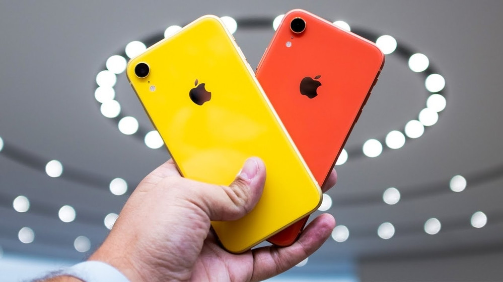 iPhone XR có thời gian lên kệ trễ hơn bộ đôi iPhone XS và XS Max một tháng.
