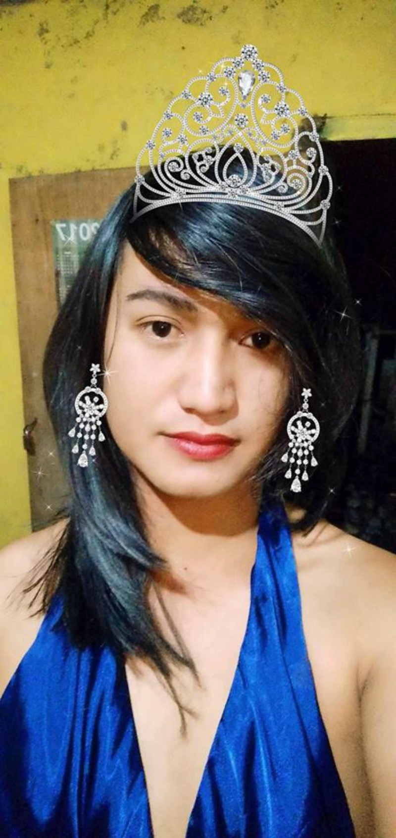 Cô gái phát hiện ra kẻ thứ 3 là đàn ông.