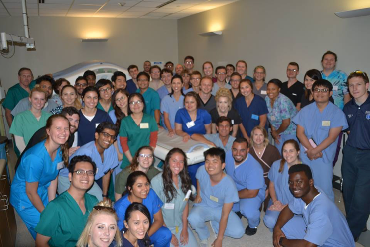 Các sinh viên TTU tham gia vào chương trình Phẫu tích quốc tế tại Đại học Indiana. Đây là buổi học về giải phẫu thông qua chụp CT, chụp hình siêu âm, và chụp MRI