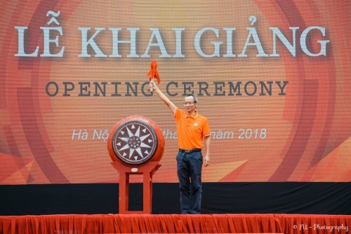 Hình ảnh thầy hiệu trưởng đáng kính và siêu dễ thương của ĐH FPT.