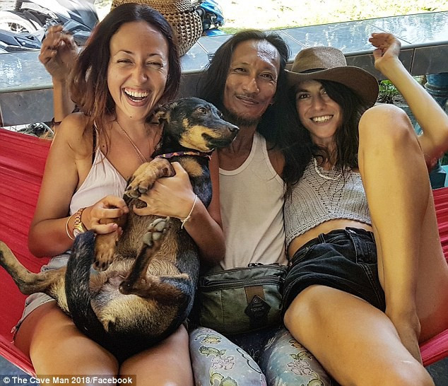 "Người rừng" Thái Lan khoe chiến tích đã hẹn hò với hàng chục nữ du khách nước ngoài.