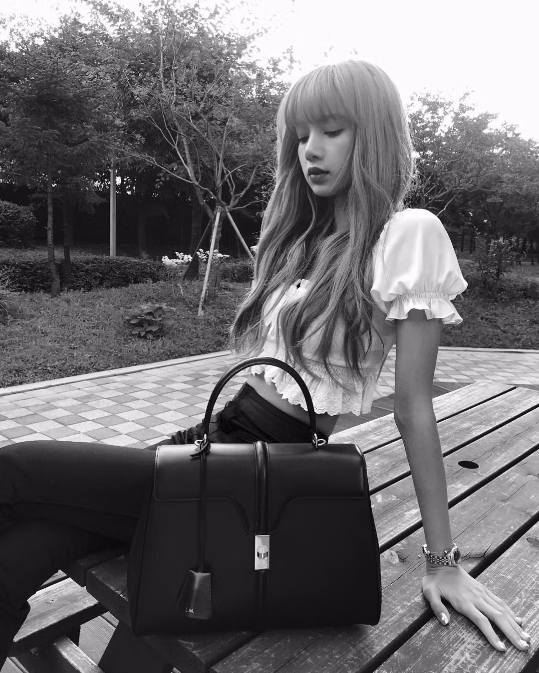Việc để có thân hình thuộc tỉ lệ hoàn hảo, các idol đã phải ra sức tập luyện với chế độ vô cùng khắc nghiệt. Điều này khiến tình trạng cân nặng của họ luôn ở mức báo động.