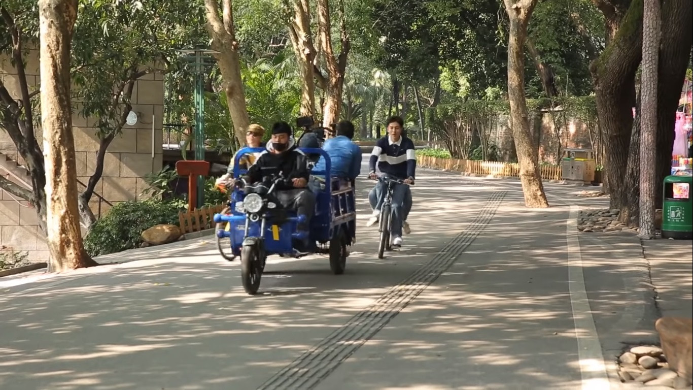 Khi thực hiện cảnh quay đang đèo Dương Tịch...
