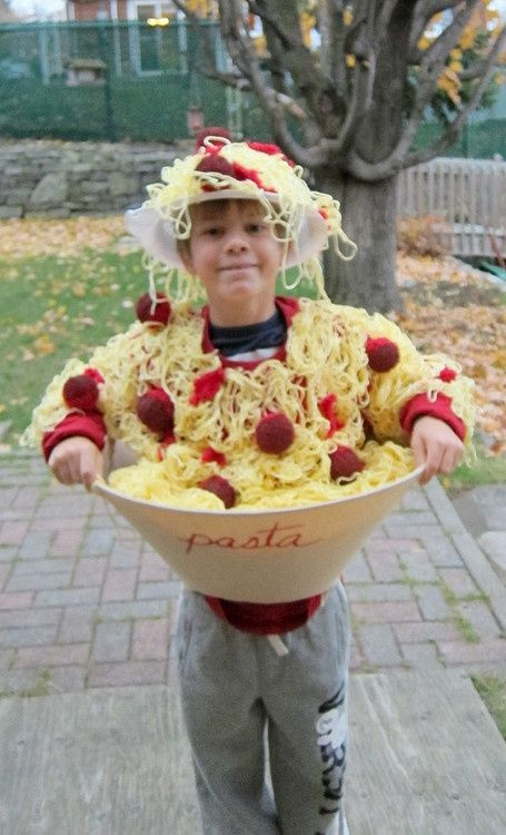 Những bát mì dễ thương quá đỗi được hóa trang bởi trẻ thơ.