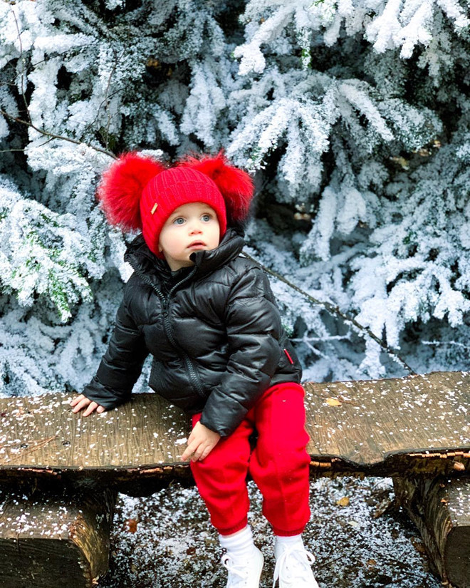 Mặc cho những lời chỉ trích không hay, cha mẹ bé vẫn muốn làm những điều tốt đẹp nhất cho tương lai của con.