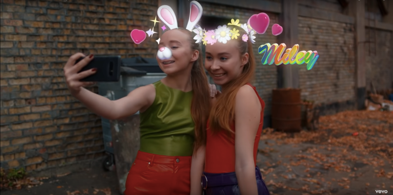 Câu chuyện về thế hệ trẻ với những chiếc smartphone khiến chúng trở nên vô tâm và thờ ơ.