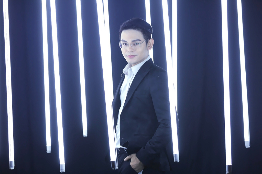 Ca sĩ Sơn Ngọc Minh