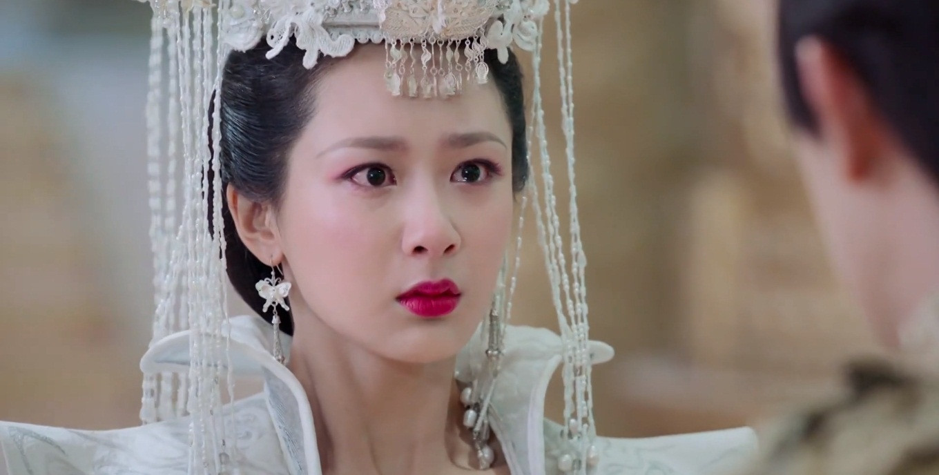 Cẩm Mịch vì hiểu lầm và bị người khác gài bẫy nên đã giết nhầm Húc Phượng.