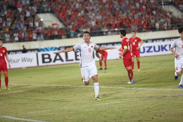 Anh Đức ăn mừng bàn thắng nâng tỷ số lên 2-0 cho đội tuyển Việt Nam.