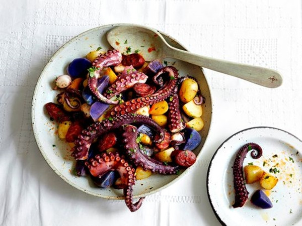 Rất nhiều người ngạc nhiên khi biết Jeff Bezos ăn món… mực cho bữa sáng.