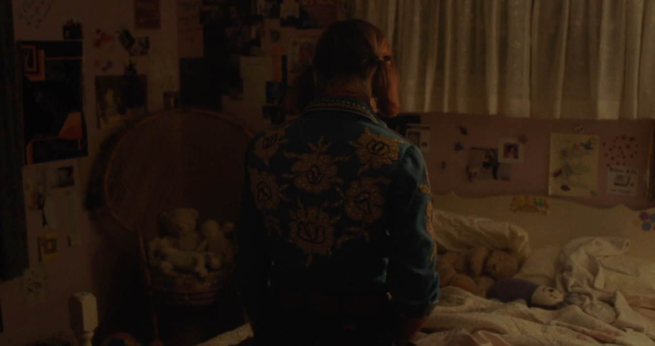 “Mẹ đã bao giờ đi ngủ mà không gấp quần áo gọn gàng chưa? Một lần duy nhất thôi chẳng hạn. Và mẹ đã bao giờ ước sẽ không bị bà ngoại quát mắng?”