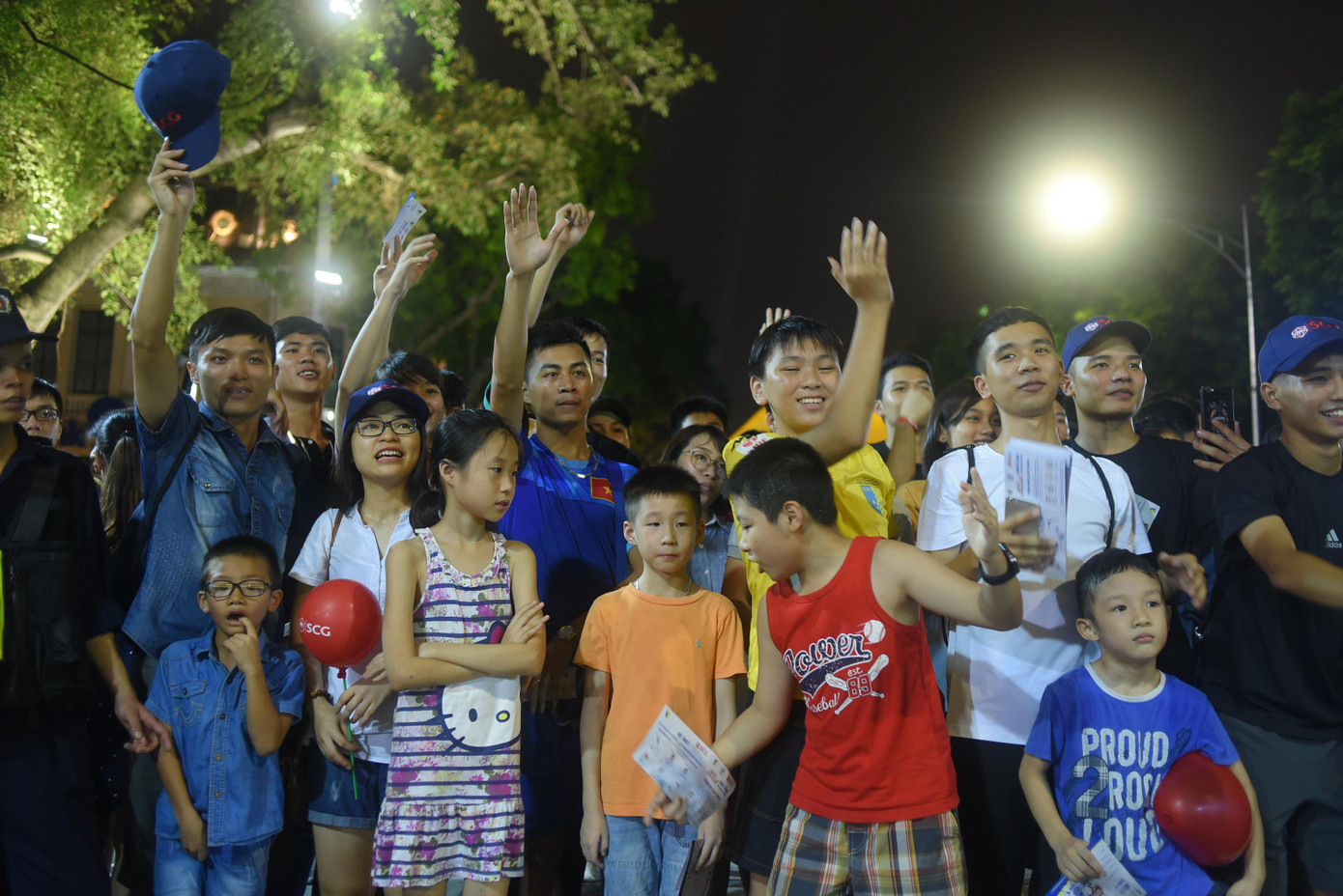 Giải Bóng đá đường phố SCG 2018 hứa hẹn sẽ gắn kết cho mọi người trong ngày hội thể thao thực sự sôi động.