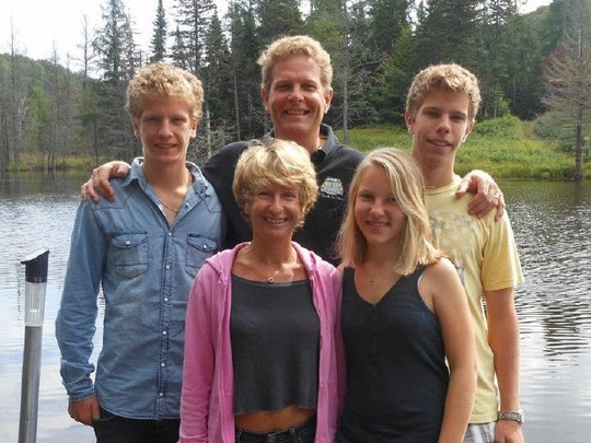 Ông Wattrelos, người mất cả vợ lần 2 người con trên chuyến bay định mệnh.