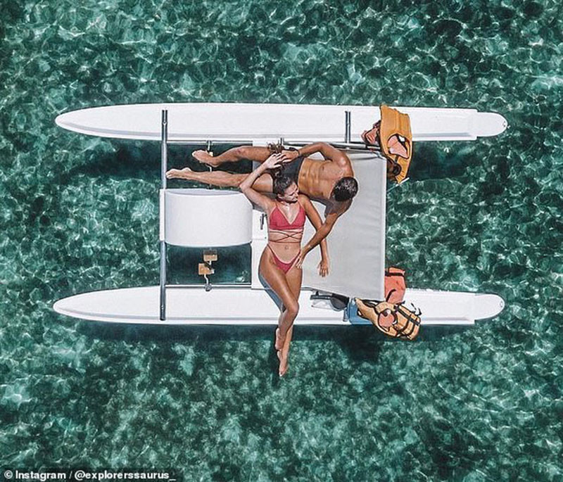 Một vài bức ảnh khác của cặp đôi này.