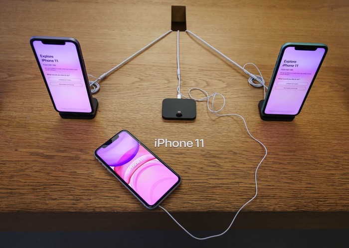 iPhone 11 đang được thị trường đón nhận khá nồng nhiệt hơn so với kì vọng của Apple, theo nhiều báo cáo. (Ảnh: Bloomberg)