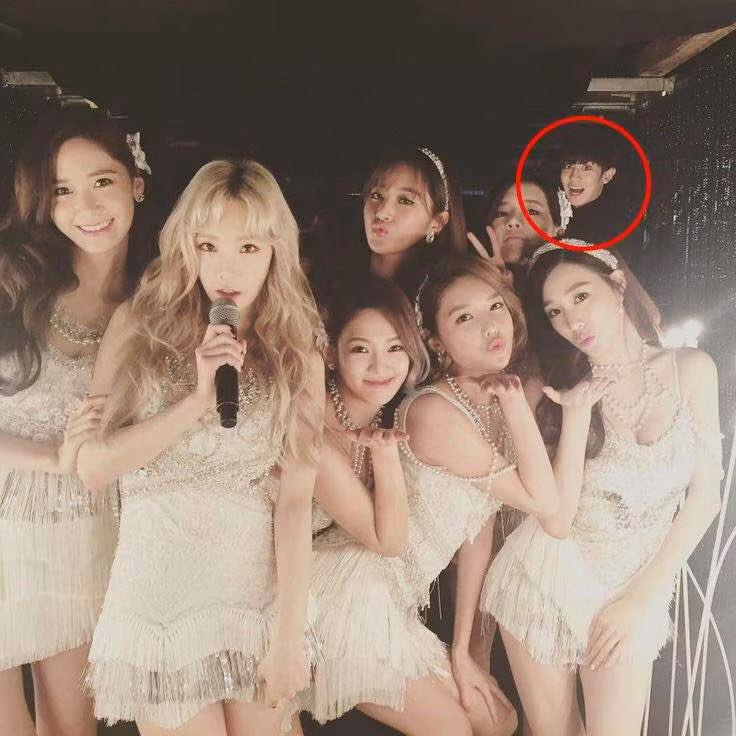 SNSD chỉ muốn chụp một tấm ảnh kỷ niệm thật đẹp thôi mà