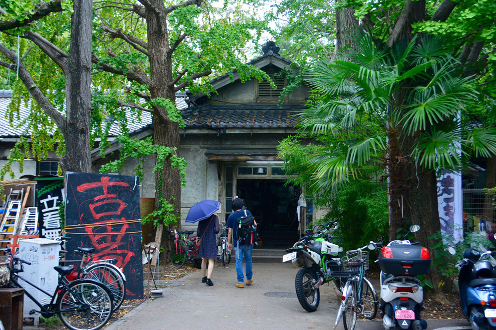 Gắn bó ở nơi này bao nhiêu năm, họ chẳng nỡ rời đi dù biết điều kiện sống nguy hiểm. Gắn bó ở nơi này bao nhiêu năm, họ chẳng nỡ rời đi dù biết điều kiện sống nguy hiểm.