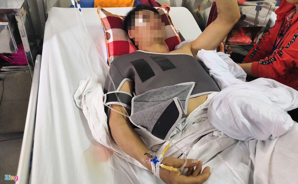 Anh Nhân chia sẻ khi tỉnh dậy đã thấy mình trong viện. Ảnh: Quang Huy.