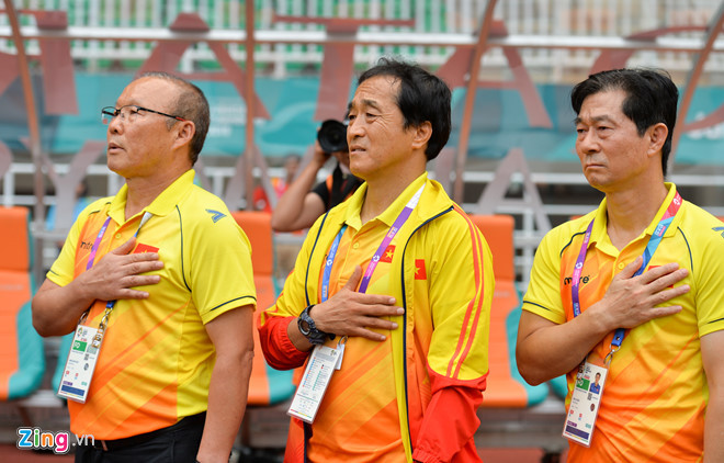 Thầy Park và các trợ lý người Hàn Quốc có chuyến trở về quê nhà tập huấn cùng đội tuyển Việt Nam.