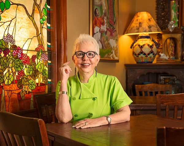 Carllotta Flores, chủ sở hữu nhà hàng El Charro Café ở Tucson.