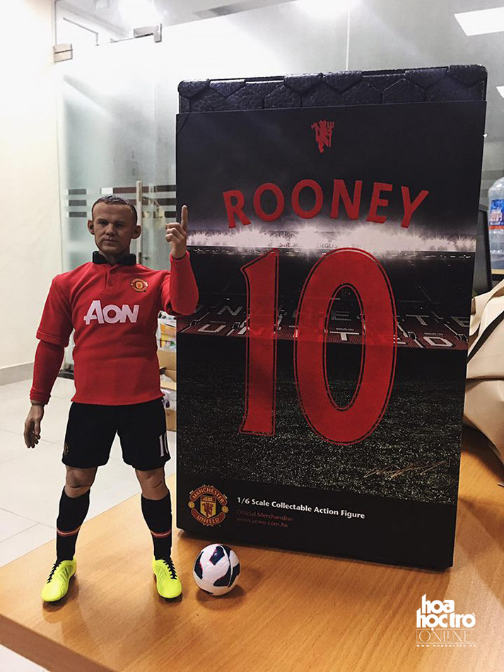 Gần đây, cậu bạn còn sưu tập thêm các mô hình là những cầu thủ bóng đá nổi tiếng.