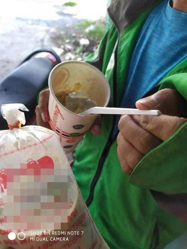 Bữa ăn xa hoa mà người tài xế nghèo không dám nghĩ tới.