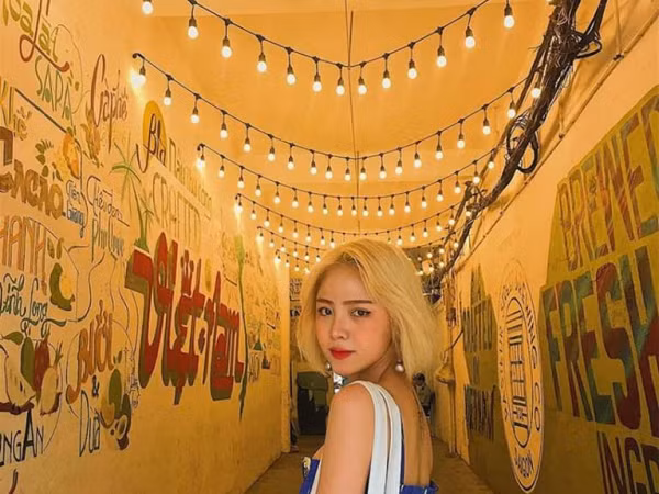 Những con hẻm “sống ảo” xinh ngất giữa lòng Sài Gòn ảnh 14