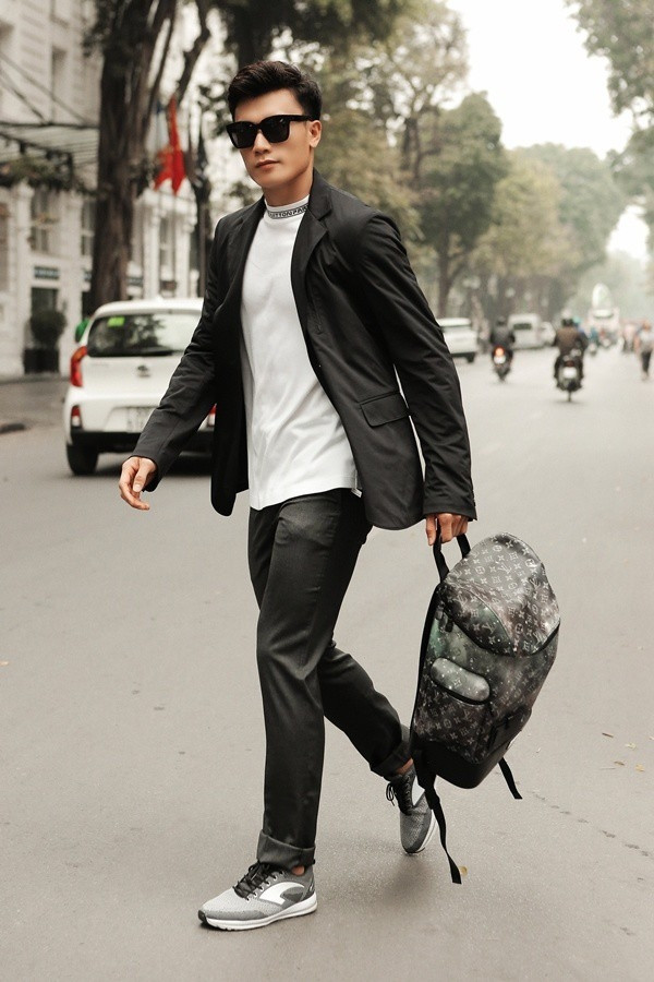 Những bức hình mới chuẩn "nam thần" của thủ môn Bùi Tiến Dũng.