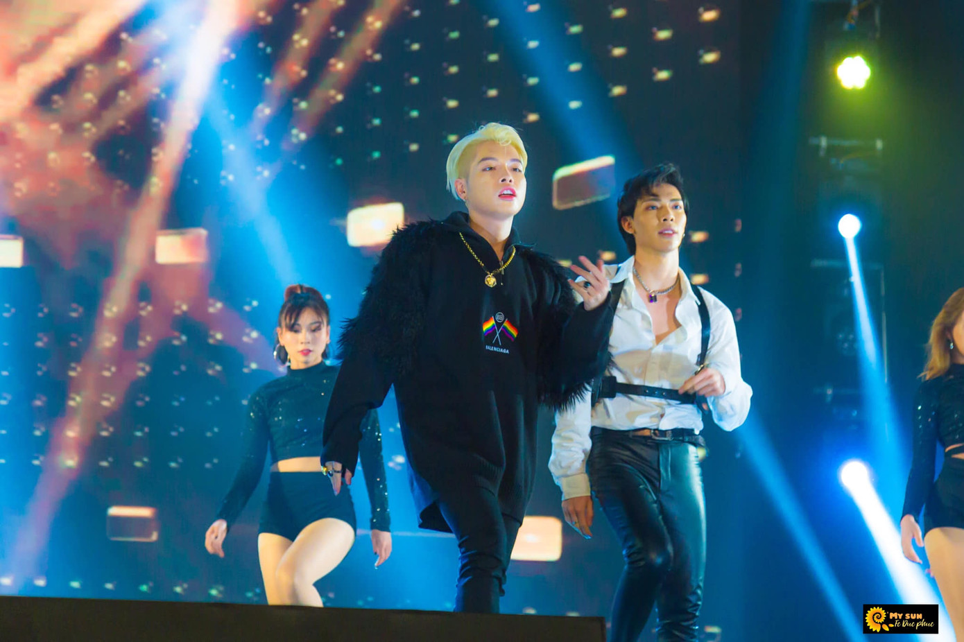 Cùng SunSun hóa thành tia nắng nhẹ nhàng mở cửa trái tim Đức Phúc ảnh 8