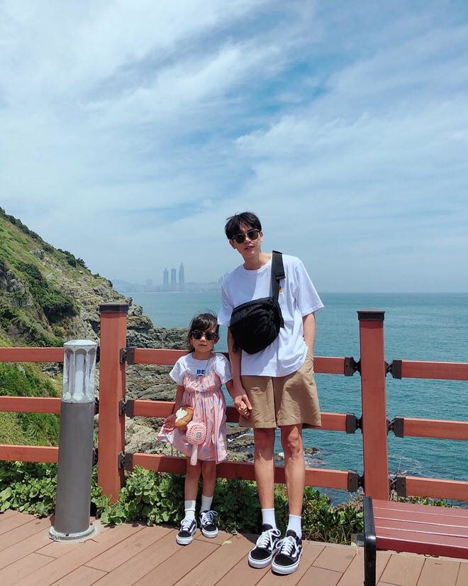 Một vài hình ảnh khác của 3 bố con Kim Jae Han.