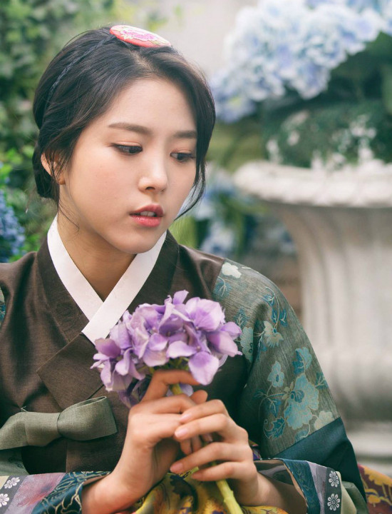 Nét đẹp nữ tính, dịu dàng của Kim Ji Sung khiến nhiều thực tập sinh khác phải chú ý. Tuy nhiên, Ji Sung lại không được debut, sự nghiệp sau chương trình cũng không đáng nể, gần như mất hút ở lĩnh vực âm nhạc. Sau khi ký hợp đồng với công ty mới, Ji Sung đang tấn công mạnh mẽ ở mảng phim truyền hình.