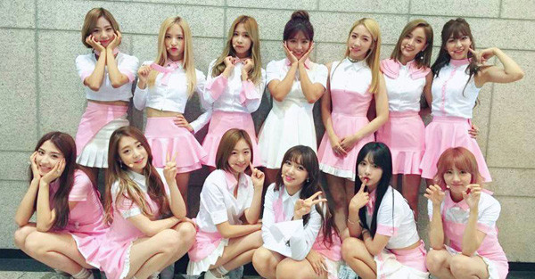 Trang phục chung của cả nhóm thường xuyên nhận được những lời khen ngợi, thậm chí còn được khen là nhóm nữ có đồ diễn đẹp nhất K-Pop.