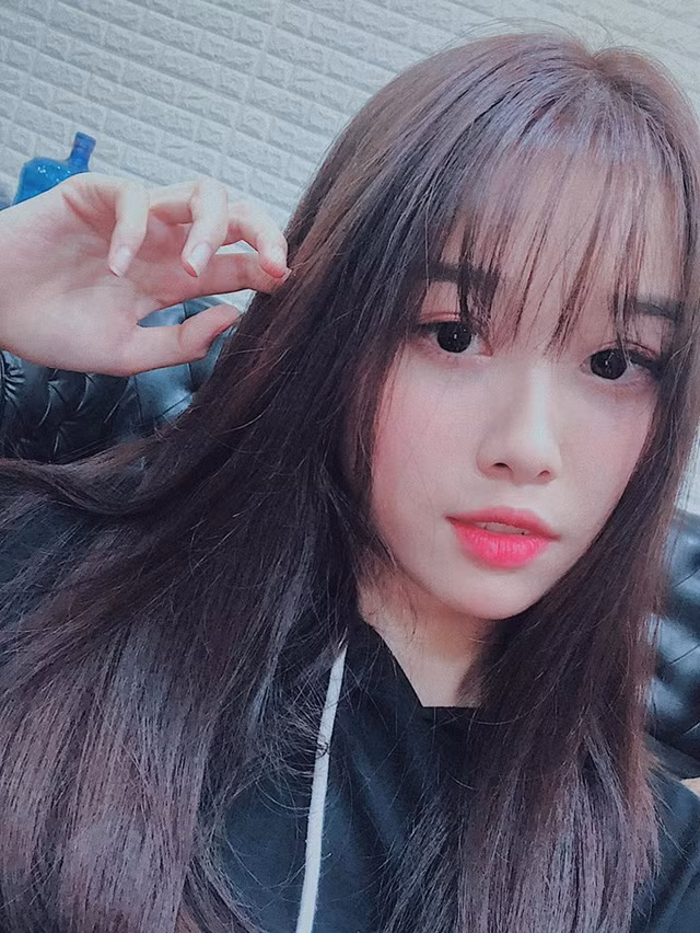 Vẻ đẹp trong trẻo của cô sinh viên năm 4.