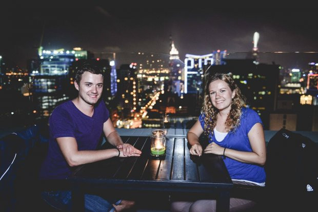Đến với Shri, thực khách sẽ được dùng bữa ở một khu vườn trên cao ngập tràn ánh đèn. Nơi đây cực hợp để cùng thưởng thức bữa tối kỷ niệm hay những dịp lễ. Ảnh: Shri Đến với Shri, thực khách sẽ được dùng bữa ở một khu vườn trên cao ngập tràn ánh đèn. Nơi đây cực hợp để cùng thưởng thức bữa tối kỷ niệm hay những dịp lễ. Ảnh: Shri