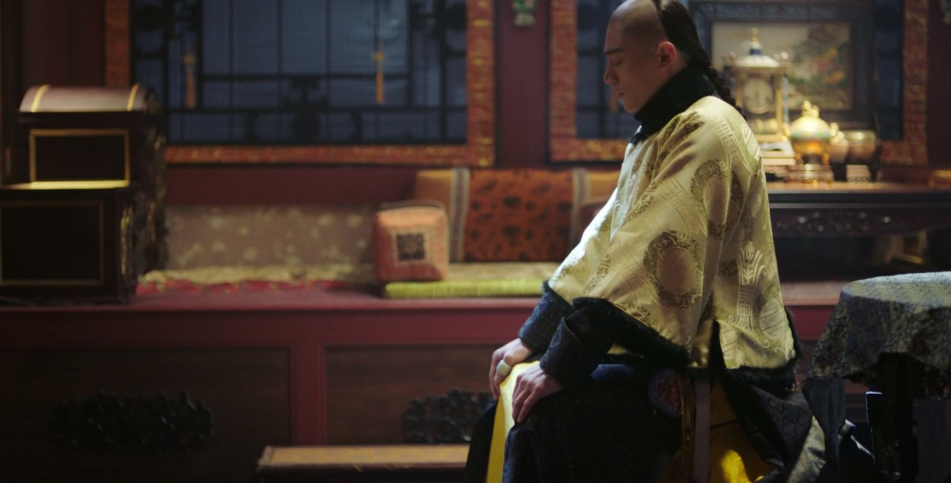 Đó là mời hoàng đế ngồi lên một chiếc nệm đã được dùng bởi một cung nữ bị bệnh đậu mùa.