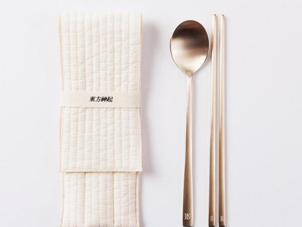 Dở khóc dở cười với những món đồ thần tượng K-Pop gắn mác “hàng công ty” ảnh 5