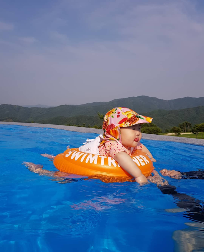 Xinh yêu thế này ai nhìn cũng muốn bế bồng, cưng nựng ấy chứ!