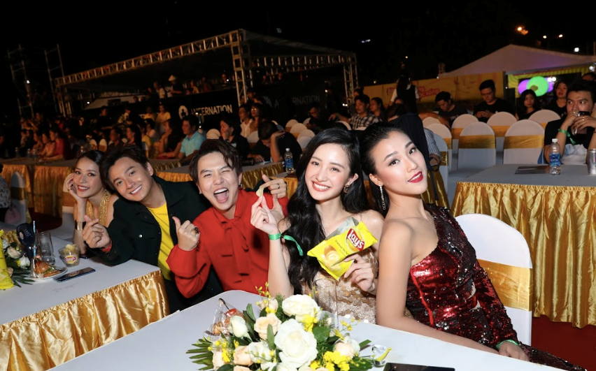 Từ trái qua: Chi Pu, Ngô Kiến Huy, Duy Khánh và Hoàng Oanh