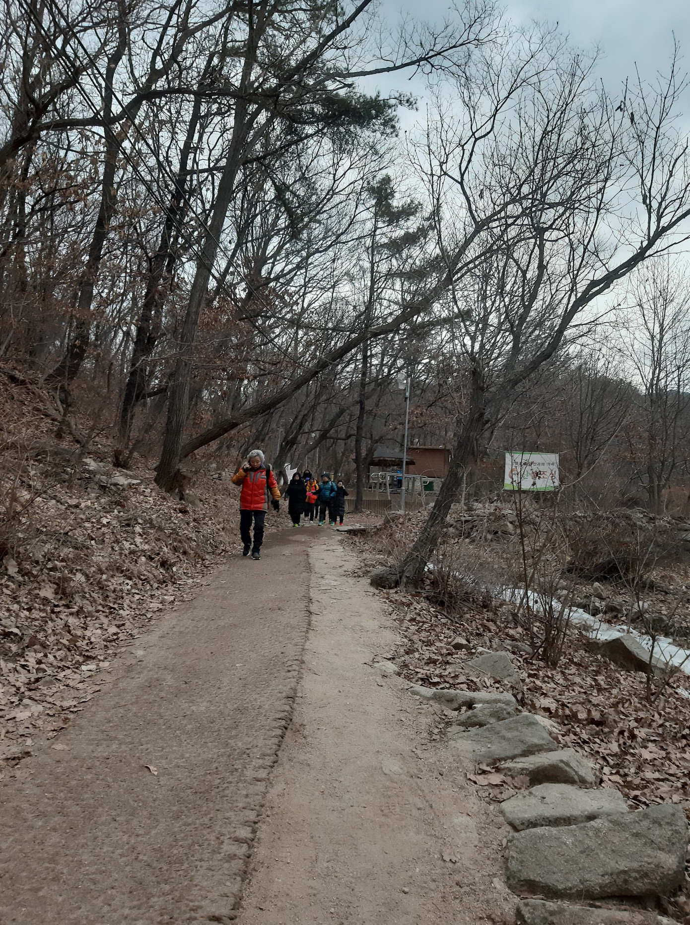 Không phải du xuân lễ hội, năm mới người Hàn Quốc thường leo núi để đón ánh mặt trời đầu tiên! ảnh 1