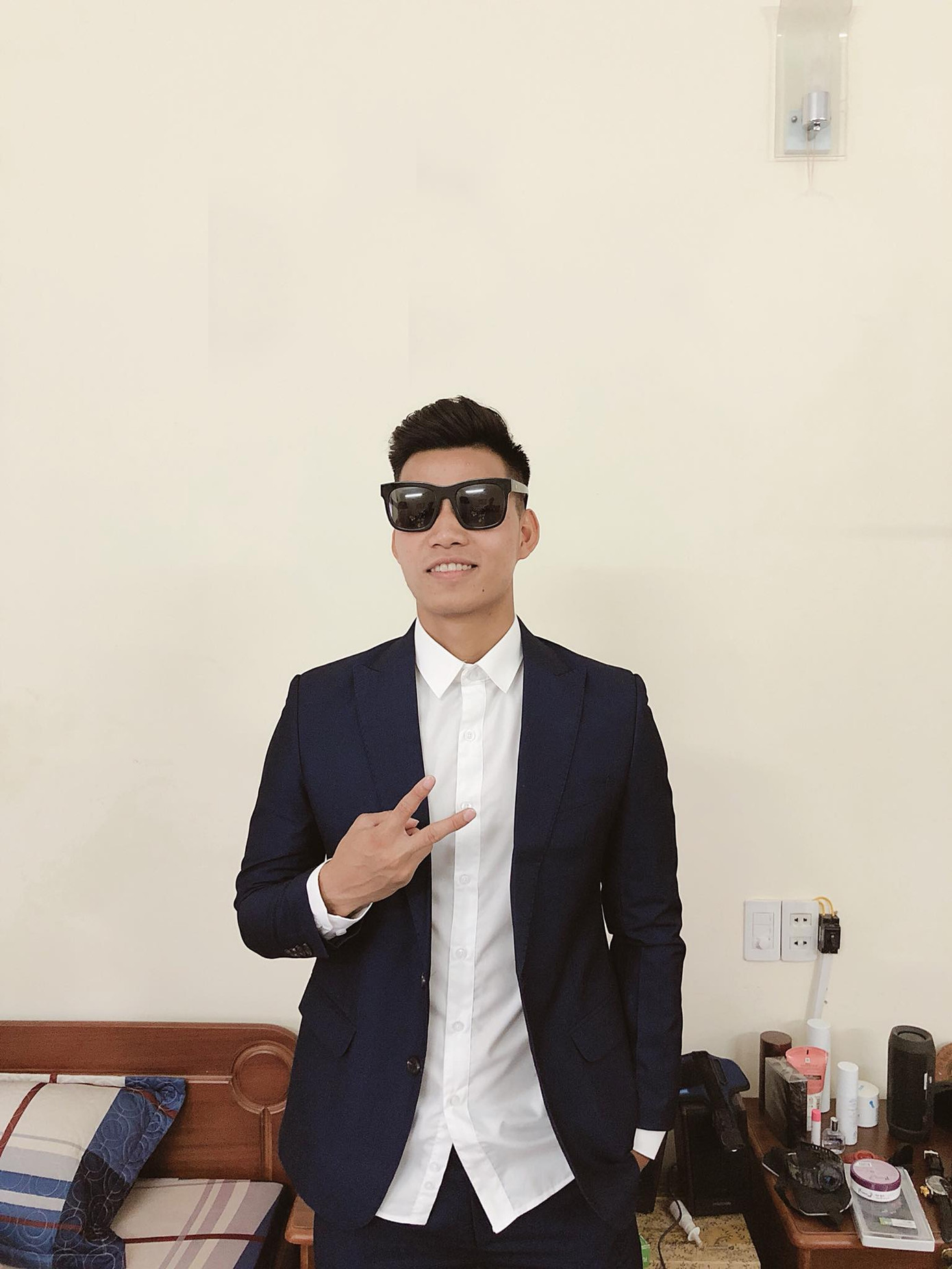 Văn Thanh "nhìn mặt trời mà không chói loá".