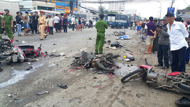 Cơ quan điều tra khám nghiệm hiện trường.