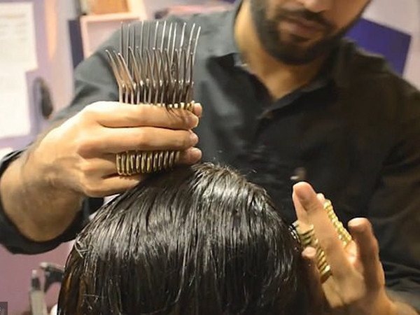 Muhammad nổi tiếng với kỹ thuật cắt tóc độc lạ.