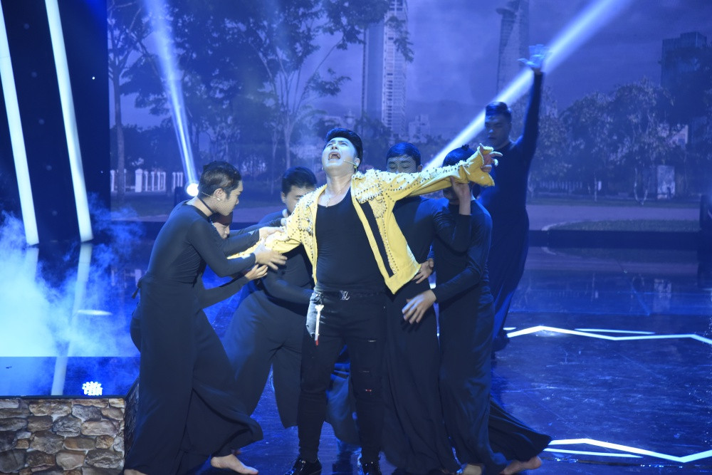 Trước sự xuất hiện của Thần Chết, anh đã cầu xin 1 ngày được sống để hưởng ánh hào quang. Cũng từ đó nhiều tình huống bi hài đã diễn ra. Ngoài ra, sự góp mặt của Đình Toàn khiến tiết mục thêm phần đặc sắc, nhận được nhiều sự cổ vũ từ khán giả.