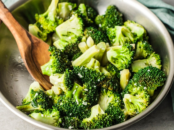 Bạn rất nên ăn bông cải xanh để bổ sung sắt.