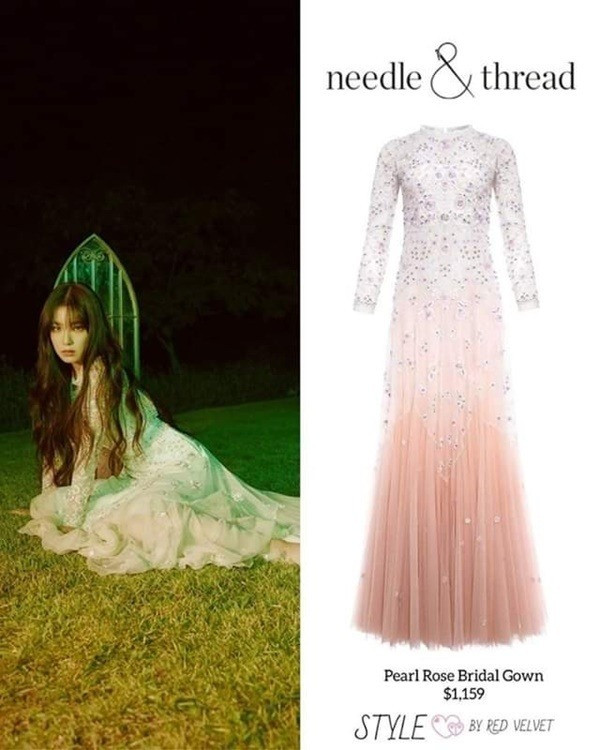 Cảnh Irene diện váy màu hồng ngọc trai của thương hiệu Needle & Thread khiến người xem mê mẩn. Sản phẩm này có giá 26,7 triệu đồng.