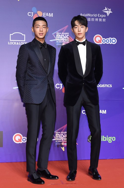 Nam Joo Hyuk cực chất với vest đen