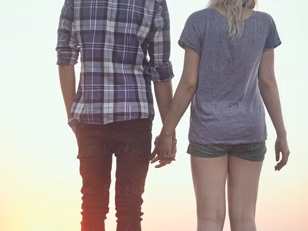 "Giải mã" những cái nắm tay của chàng ảnh 1