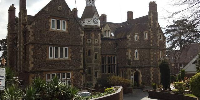 Trường Cao đẳng Abbey ở Malvern, một trong những ngôi trường bị báo The Times cho là xảy ra vụ đưa nữ sinh người Việt vào Anh trái phép bằng con đường du học. Ảnh: BI.