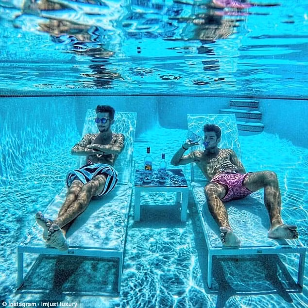 Đẳng cấp của con nhà giàu gói gọn trong một bức ảnh.